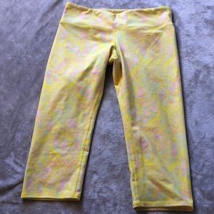 Alo yoga geometric Capri leggings